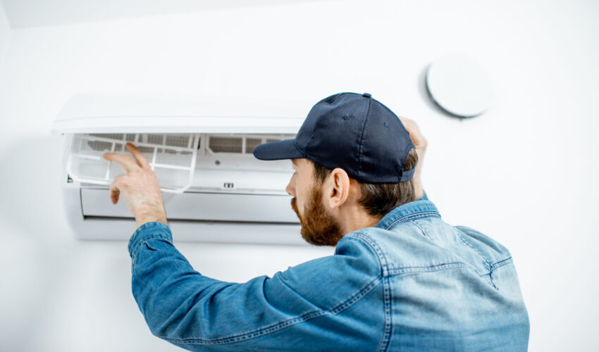 AC repairing services Dubai technician